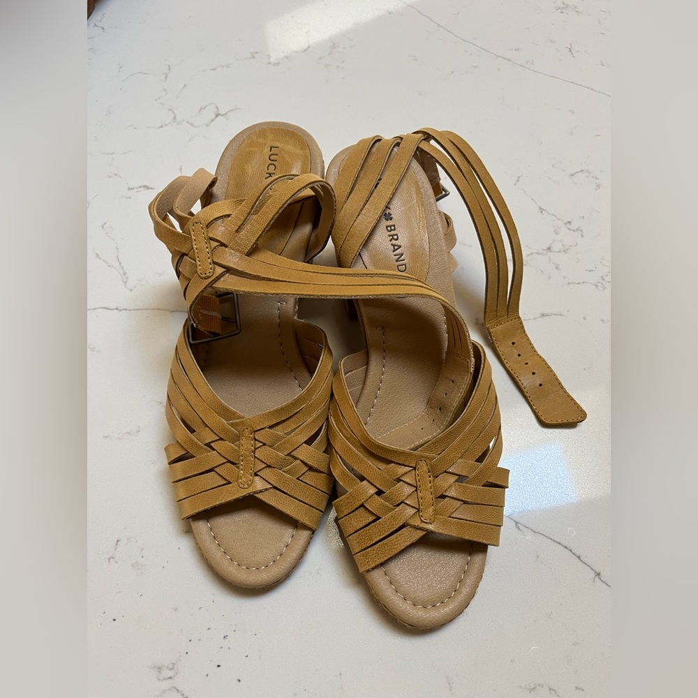 Lucky Brand Women's Tan Strappy Sandals